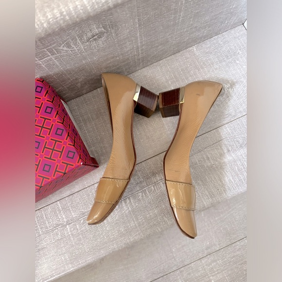 Tory Burch Marion Mustard Patent Leather Block Heel Gold Trim Pumps - Picture 4 of 6